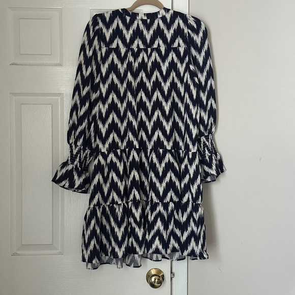 Pomander Place Tuckernuck Navy Ikat Kenzo Dress Size Medium Navy/White Tiered - Picture 7 of 9